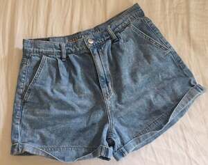 American Eagle Mom Shorts Light Wash High Rise Denim Cuffed Jean Shorts Size 8